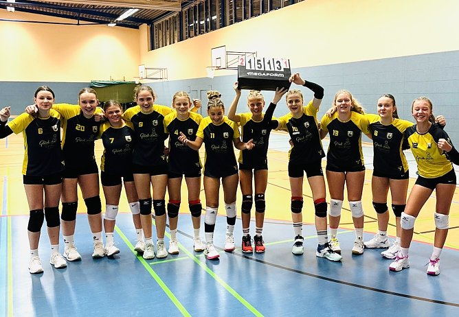 Jubelnde Nordh&auml;userinnen nach einem starken Spieltagsieg in Erfurt (Foto: SVC)