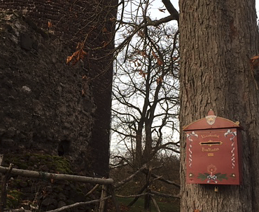 Der Wunschzettel-Briefkasten an der Ebersburg (Foto: Verein f&uuml;r lebendiges Mittelalter)