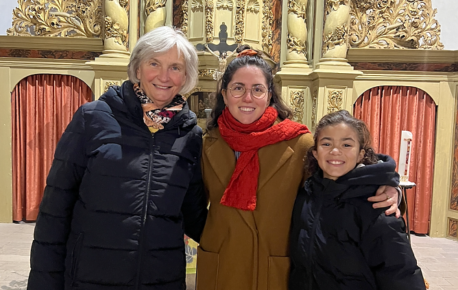 Martini-Andacht in der Kirche St.Georg in Neustadt, von links nach rechts: Annette Bauersfeld, Danika Zapp, Luise Bauersfeld (Foto: Uta Sophie Halbritter)