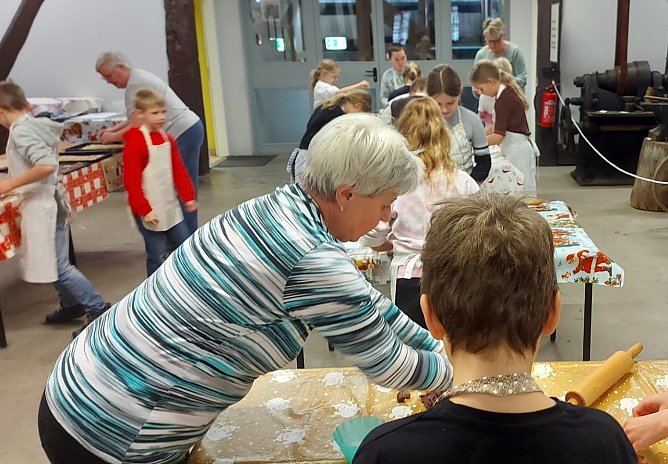 Die Grundschule Heringen war zu Besuch im Tabakspeicher (Foto: Stadtverwaltung Nordhausen ) Die Grundschule Heringen war zu Besuch im Tabakspeicher (Foto: Stadtverwaltung Nordhausen )
