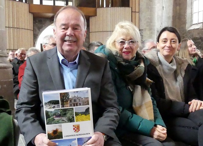 Martin Bischoff bei der Wiederer&ouml;ffnung von St. Johannis Ende 2022/Kirchenkreis S&uuml;dharz (Foto: Regina Englert)