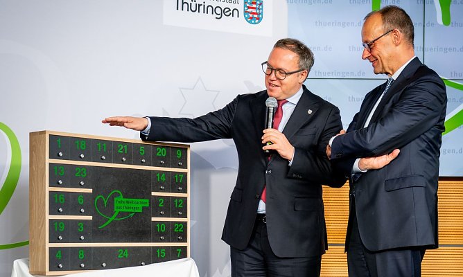 Geschenk f&uuml;r Bundeskanzler (Foto: nnz)