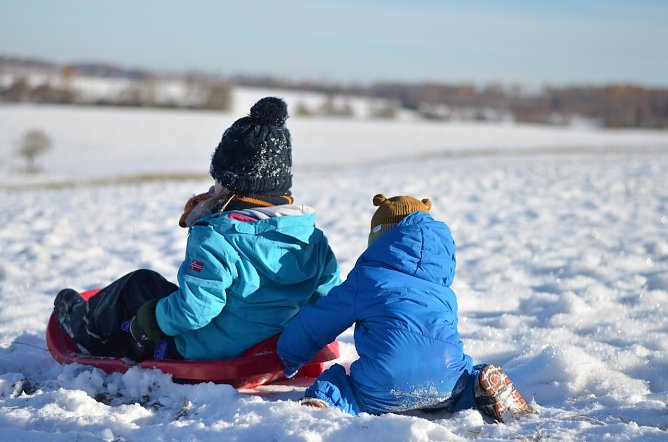 Brüder Timon und Tristan im Schnee in Breitenstein (Foto: Carolin Rieche) Brüder Timon und Tristan im Schnee in Breitenstein (Foto: Carolin Rieche)