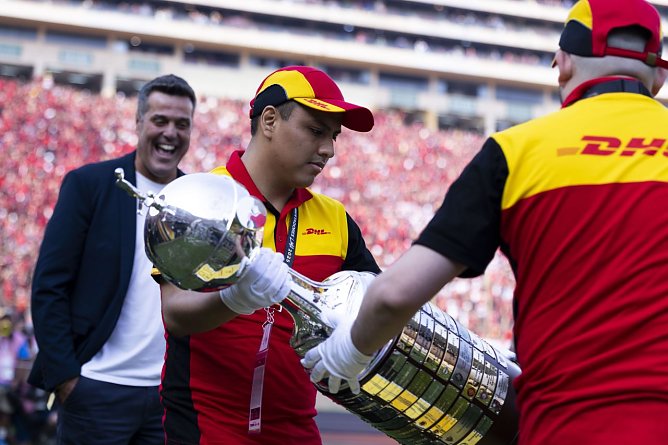 Immer nur mit Samshandschuhen (Foto: DHL)