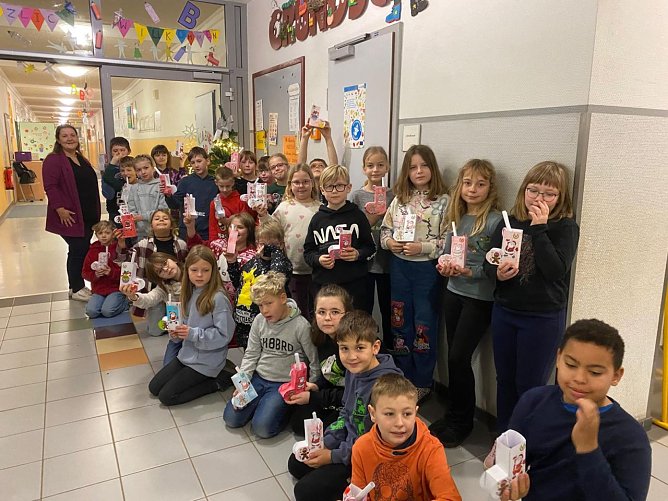 Nikolausstiefel-Aktion sorgt für lächelnde Schulkinder (Foto: Julia Theuerkauf) Nikolausstiefel-Aktion sorgt für lächelnde Schulkinder (Foto: Julia Theuerkauf)