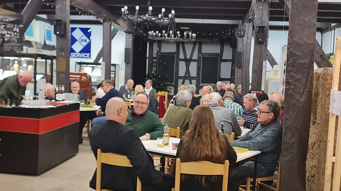 Weihnachtsfeier des Geschichts- und Altertumsvereins (Foto: Cornelia Wilhelm) Weihnachtsfeier des Geschichts- und Altertumsvereins (Foto: Cornelia Wilhelm)