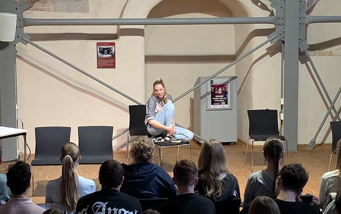 Schauspielerin Lisa Bihl verk&ouml;rperte eine alkoholkranke Frau, die unter den Folgen h&auml;uslicher Gewalt leidet. (Foto: Janine Skara)