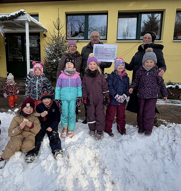 Neustadt Ortsbürgermeister Mario Kühn überbrachte den Spendenscheck. (Foto: Alexandra Günther) Neustadt Ortsbürgermeister Mario Kühn überbrachte den Spendenscheck. (Foto: Alexandra Günther)