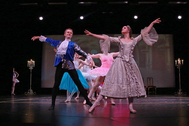 T&auml;nzerinnen und T&auml;nzer des Studios Radeva. (Foto: Dimitar Radev)