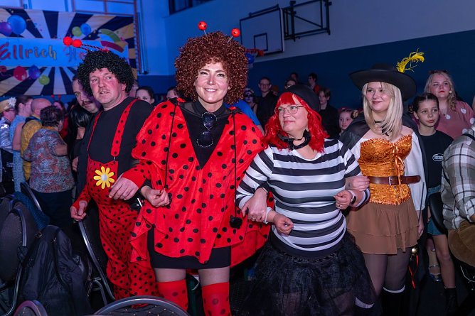 Ausgelassene Stimmung in der Südharzhalle in Ellrich. (Foto: Sven Tetzel) Ausgelassene Stimmung in der Südharzhalle in Ellrich. (Foto: Sven Tetzel)