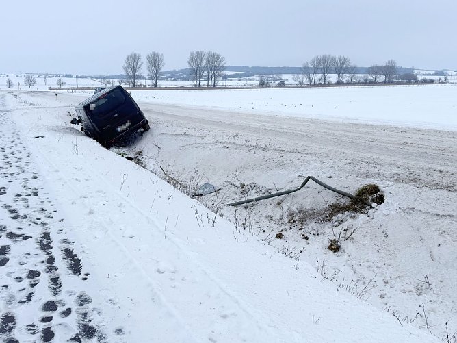Auch ein Verkehrsschild hielt dem Zusammenstoß nicht stand. (Foto: Silvio Dietzel) Auch ein Verkehrsschild hielt dem Zusammenstoß nicht stand. (Foto: Silvio Dietzel)