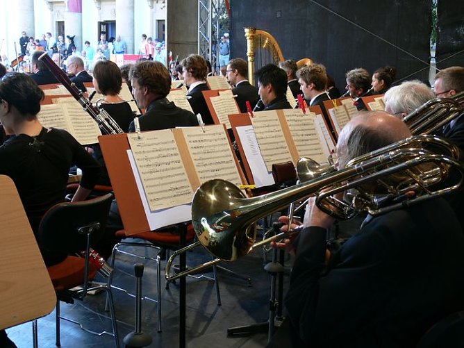 Das Loh-Orchester unterhält (Foto: Theater Nordhausen) Das Loh-Orchester unterhält (Foto: Theater Nordhausen)