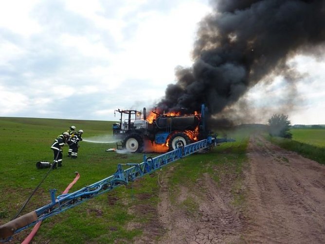 Brennender Traktor (Foto: psv)