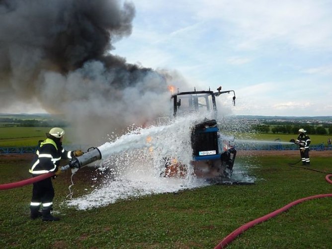 Brennender Traktor (Foto: psv)