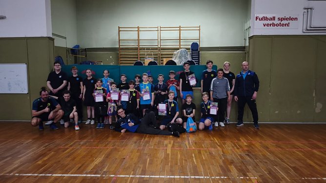 Teilnehmerinnen und Teilnehmer des Tischtennis-Minimeisterschaften. (Foto: Andreas Henning) Teilnehmerinnen und Teilnehmer des Tischtennis-Minimeisterschaften. (Foto: Andreas Henning)