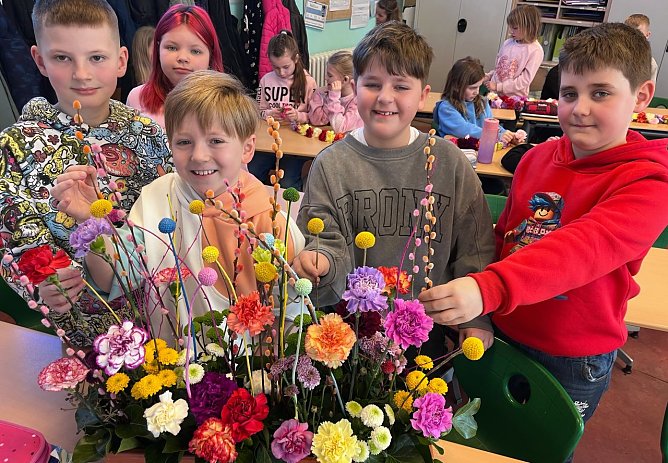 Milow, Matheo, Jakob und Max haben diesen Blumenkasten gestaltet.  (Foto: ssc)