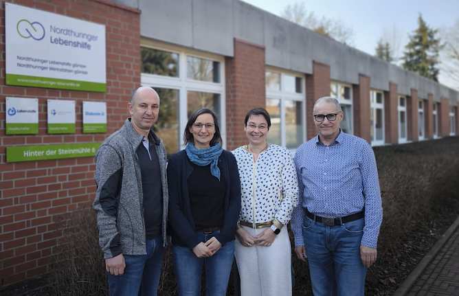 v.l.: Stefan Kronberger, Koordinator Berufsbildungsbereich; Melanie Schimmel, p&auml;dagogische Leitung; Kerstin Benke, Sozialarbeiterin; Karsten Sochurek, Werkstattleiter (Foto: Nordth&uuml;ringer Lebenshilfe)