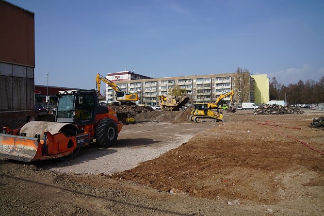 Auf dem Gel&auml;nde des alten Rewe-Marktes wird derzeit der Untergrund fertiggestellt. (Foto: ssc)