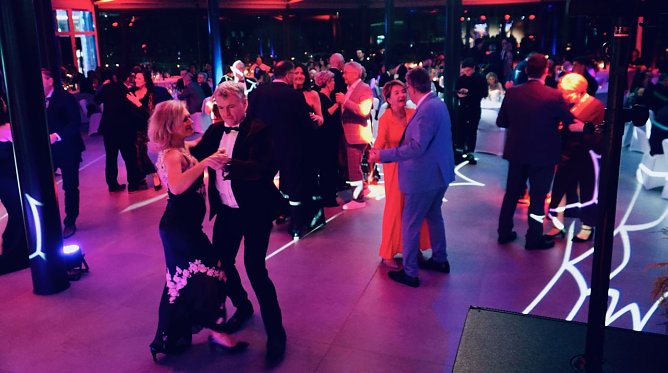 Frühlingszauber im Autohaus Peter (Foto: agl) Frühlingszauber im Autohaus Peter (Foto: agl)