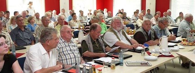 Vertreter versammelt (Foto: WBG)