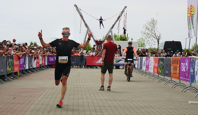 Chris Kroll war der schnellste Mann auf der 42-Kilometer-Strecke. (Foto: ssc) Chris Kroll war der schnellste Mann auf der 42-Kilometer-Strecke. (Foto: ssc)
