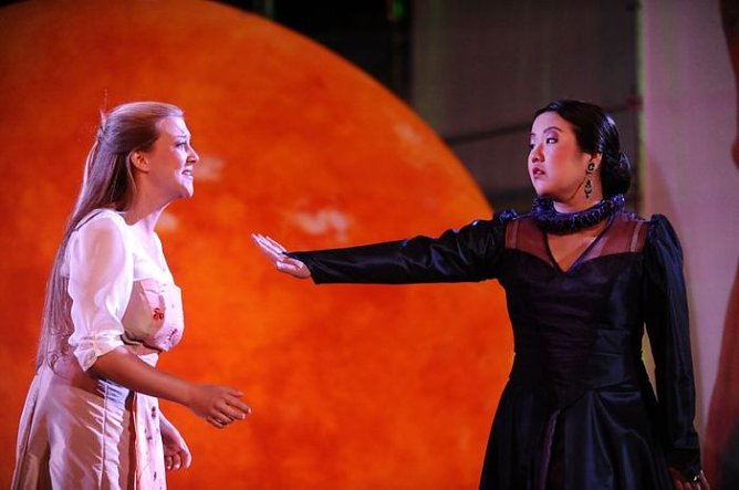 Hinter den Kulissen (Foto: R. Obst) Hinter den Kulissen (Foto: R. Obst)