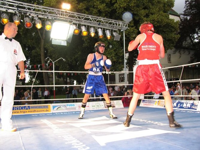 Die K&auml;mpfer des NSV pr&auml;sentieren sich zum Bergmannsfest dem Bleicher&ouml;der Publikum (Foto: Grabe, Patrick)