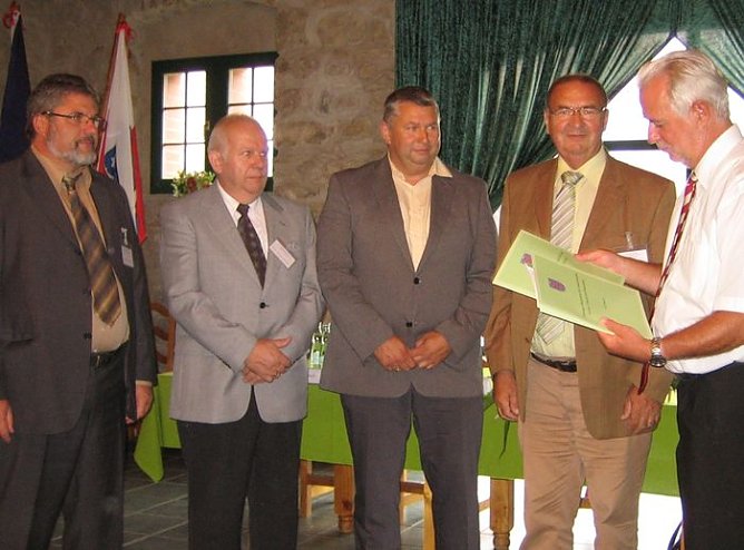 Urkunden &uuml;berreicht (Foto: privat)