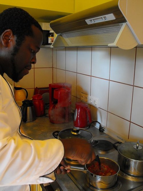Kochen auf Beninisch (Foto: Isabell Naperkowski)