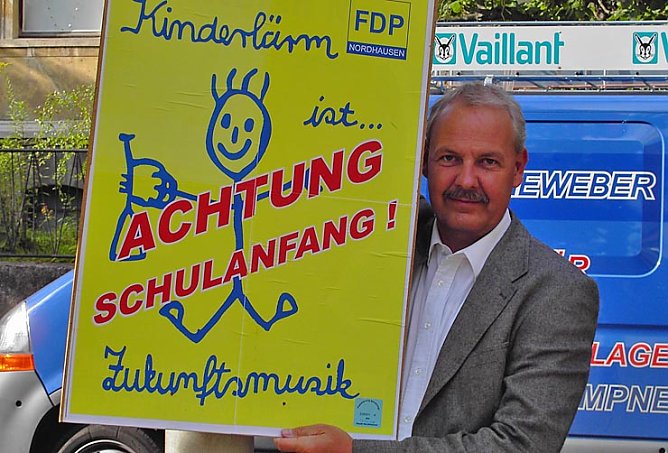 Marx mit Plakat (Foto: FDP) Marx mit Plakat (Foto: FDP)