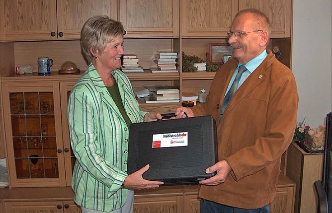 &Uuml;bergabe: Wagner, Hohberg (Foto: nnz)