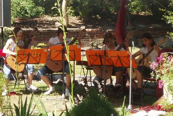 Musik im Garten (Foto: T. Titulaer) Musik im Garten (Foto: T. Titulaer)
