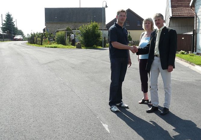 Neuer Stra&szlig;enbelag f&uuml;r Schiedungen (Foto: Gemeinde Hohenstein)