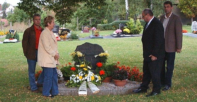 kranzniederlegung (Foto: privat) kranzniederlegung (Foto: privat)