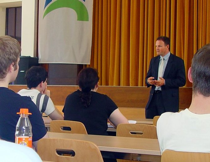 Beratung in der FHN (Foto: A. Schelenhaus)