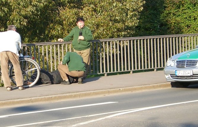 Bewußtlos auf der Straße (Foto: nnz) Bewußtlos auf der Straße (Foto: nnz)