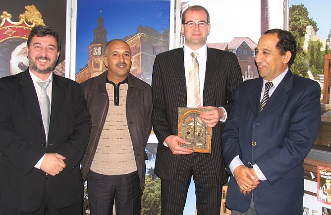 Begr&uuml;&szlig;t (Foto: nnz)