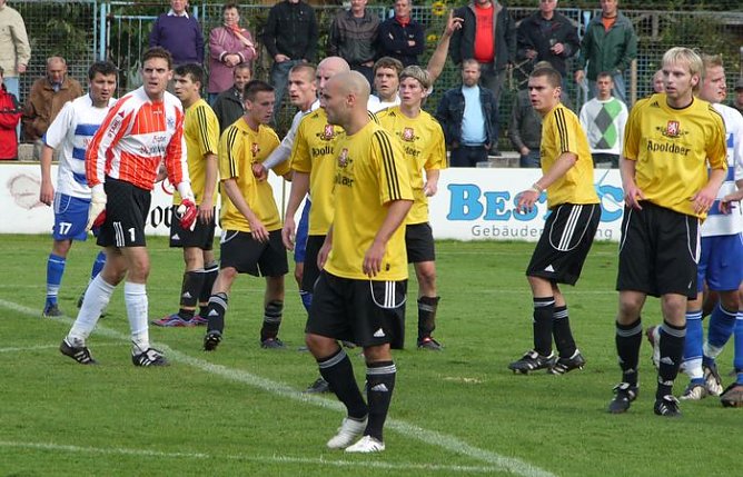 Ansammlung im Weimarer Strafraum (Foto: nnz) Ansammlung im Weimarer Strafraum (Foto: nnz)