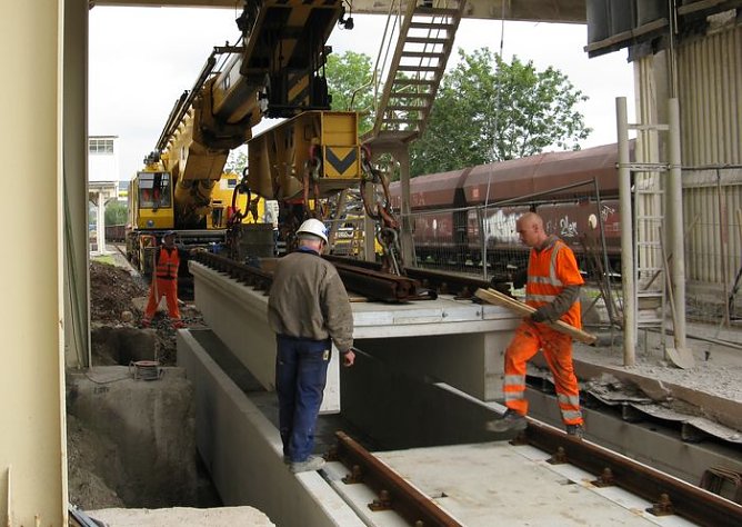Einbau der Waage (Foto: Knauf)
