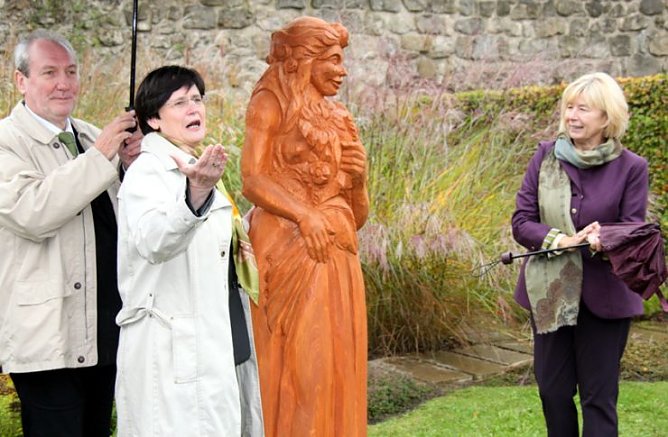 Enth&uuml;llt (Foto: J. Piper)