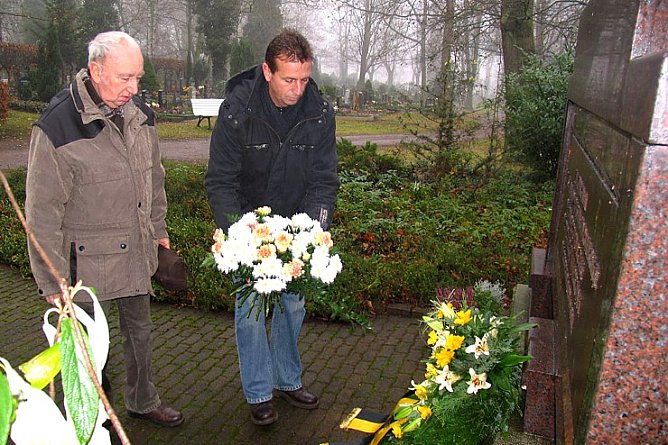 Kr&auml;nze niedergelegt (Foto: PSV)