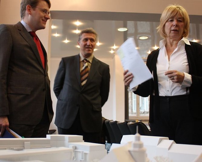 Übergeben (Foto: I. Bergmann) Übergeben (Foto: I. Bergmann)