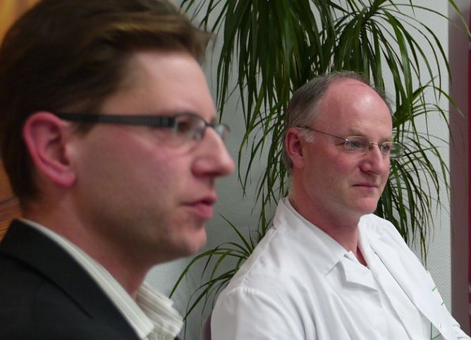 Guido Hage (Vordergrund), Dr. Matthias Brucke (Foto: nnz)