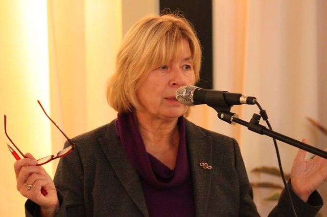 Oberb&uuml;rgermeisterin Barbara Rinke (SPD) dankt allen Beteiligten (Foto: Stephanie Knoche)