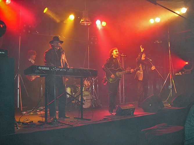 Tolle Stimmung im Autohaus (Foto: nnz) Tolle Stimmung im Autohaus (Foto: nnz)