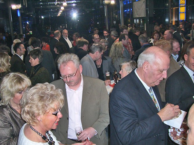 Tolle Stimmung im Autohaus (Foto: nnz) Tolle Stimmung im Autohaus (Foto: nnz)