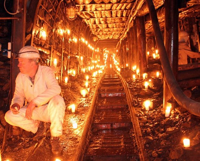 Der Rabenstein im Kerzenschein (Foto: privat) Der Rabenstein im Kerzenschein (Foto: privat)