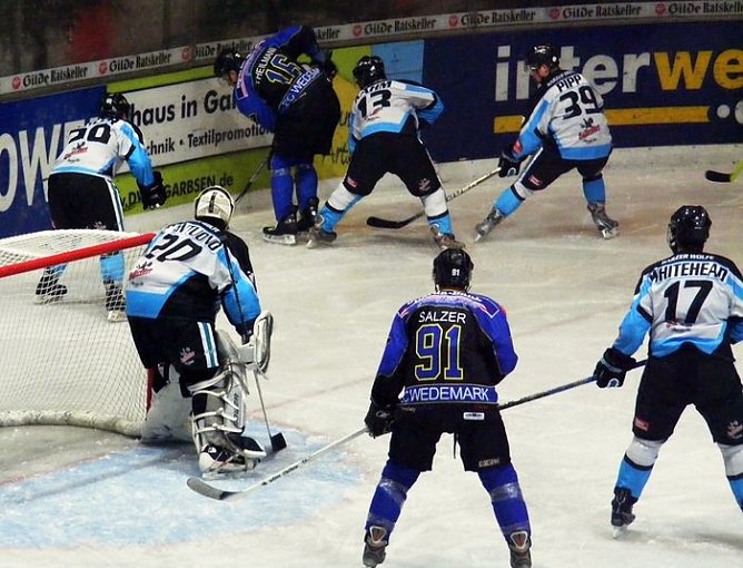 Die Defensive ist gefragt (Foto: R. Koch) Die Defensive ist gefragt (Foto: R. Koch)