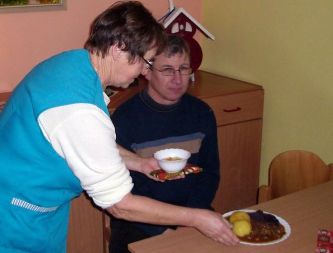 Weihnachtsessen in der Tafel (Foto: T. Wendehost)