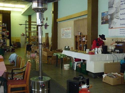 Flohmarkt in der Halle (Foto: privat)